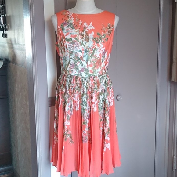 Adrianna Papell Dresses & Skirts - Adrianna Papell peach floral dress
